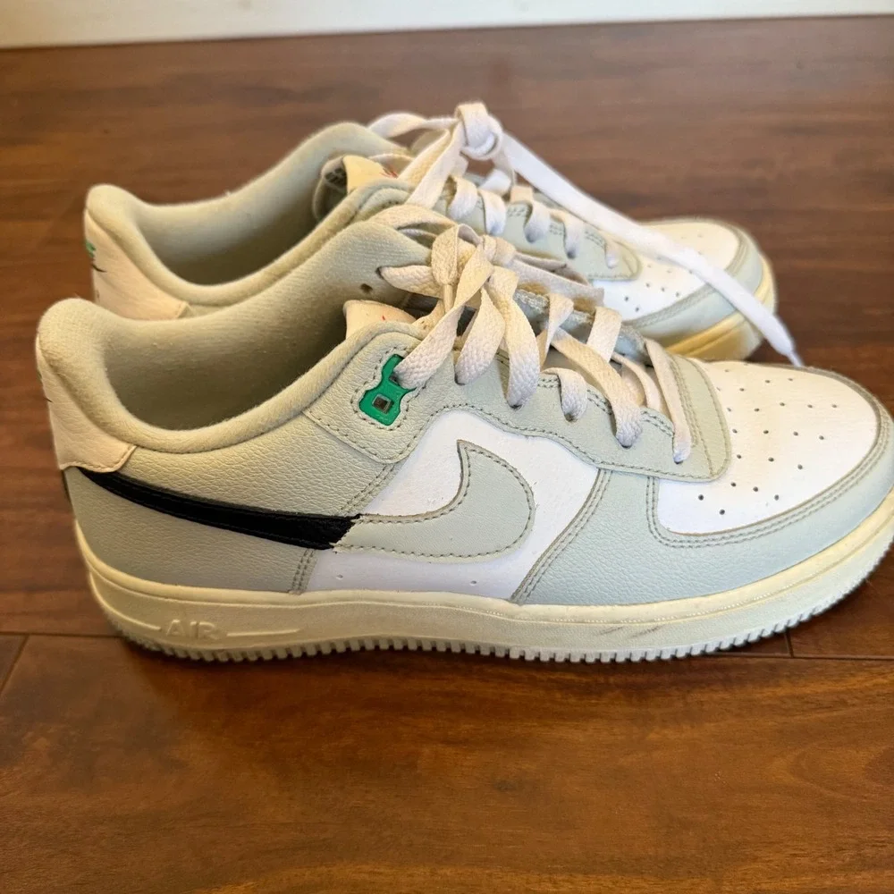 Nike Air Force 1 07 LV8 Split Light Silver Size Youth 7/ Men 7/ Women‎ 8.5